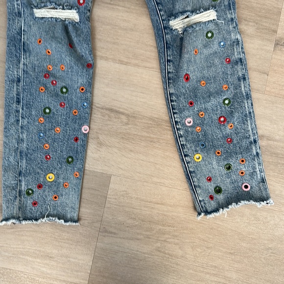 AO.LA Alice +Olivia denim jeans with multi colored grommets. Women’s size 25 - Picture 5 of 9